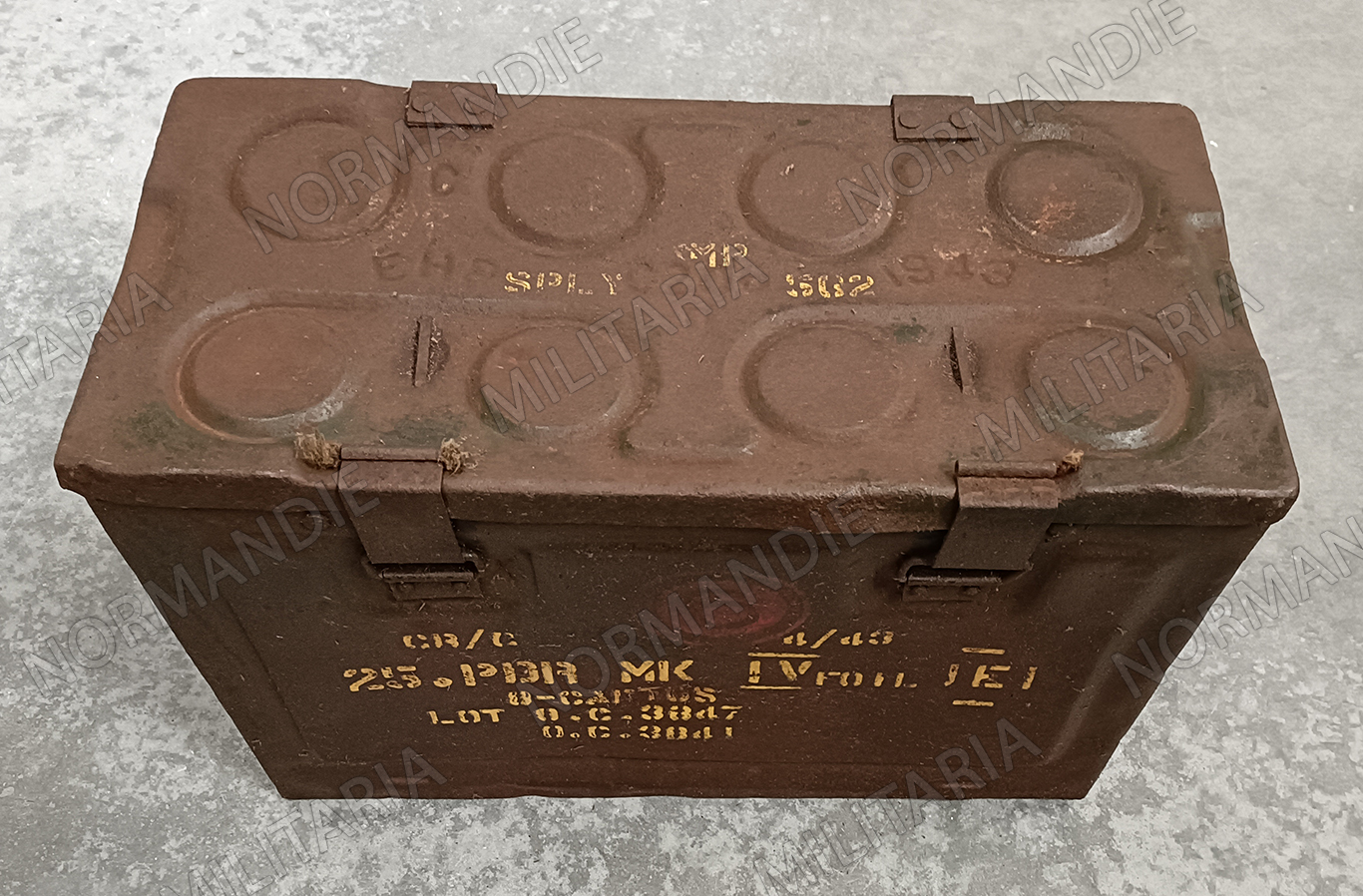 Caisse à munitions britannique WW2 – datée 1943 – “Shell 25 PDR”